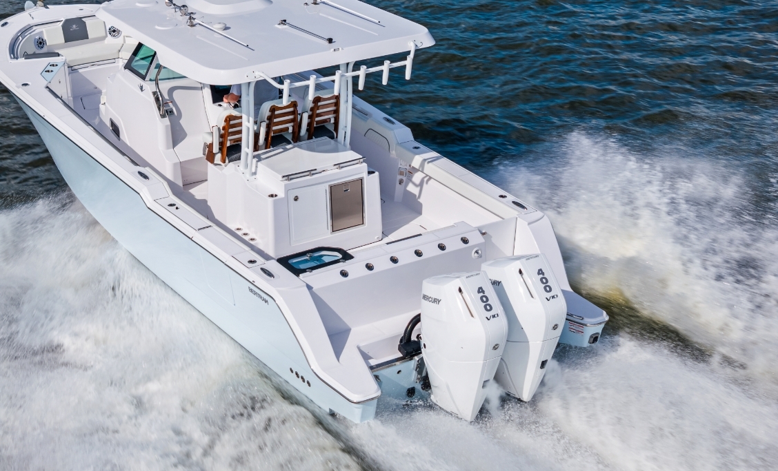 新品未開封　THE LEGEND OF BERTRAM Bertram 34CC | CC Series | Bertram Yachts
